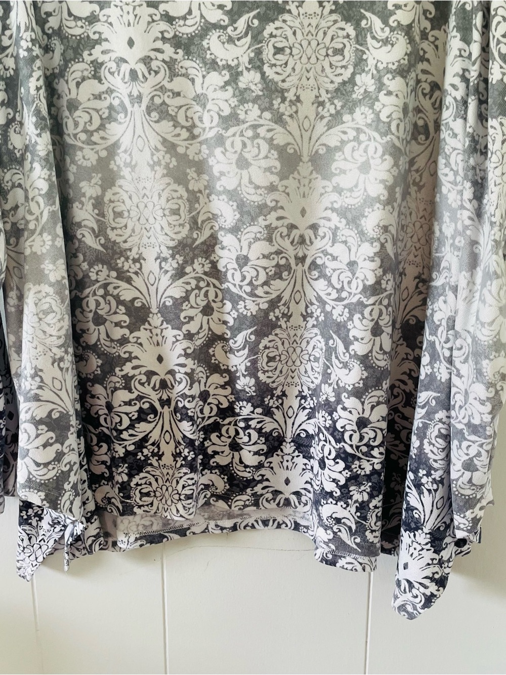 Women's Black & White Printed Long Sleeve Top - Picture 3 of 9
